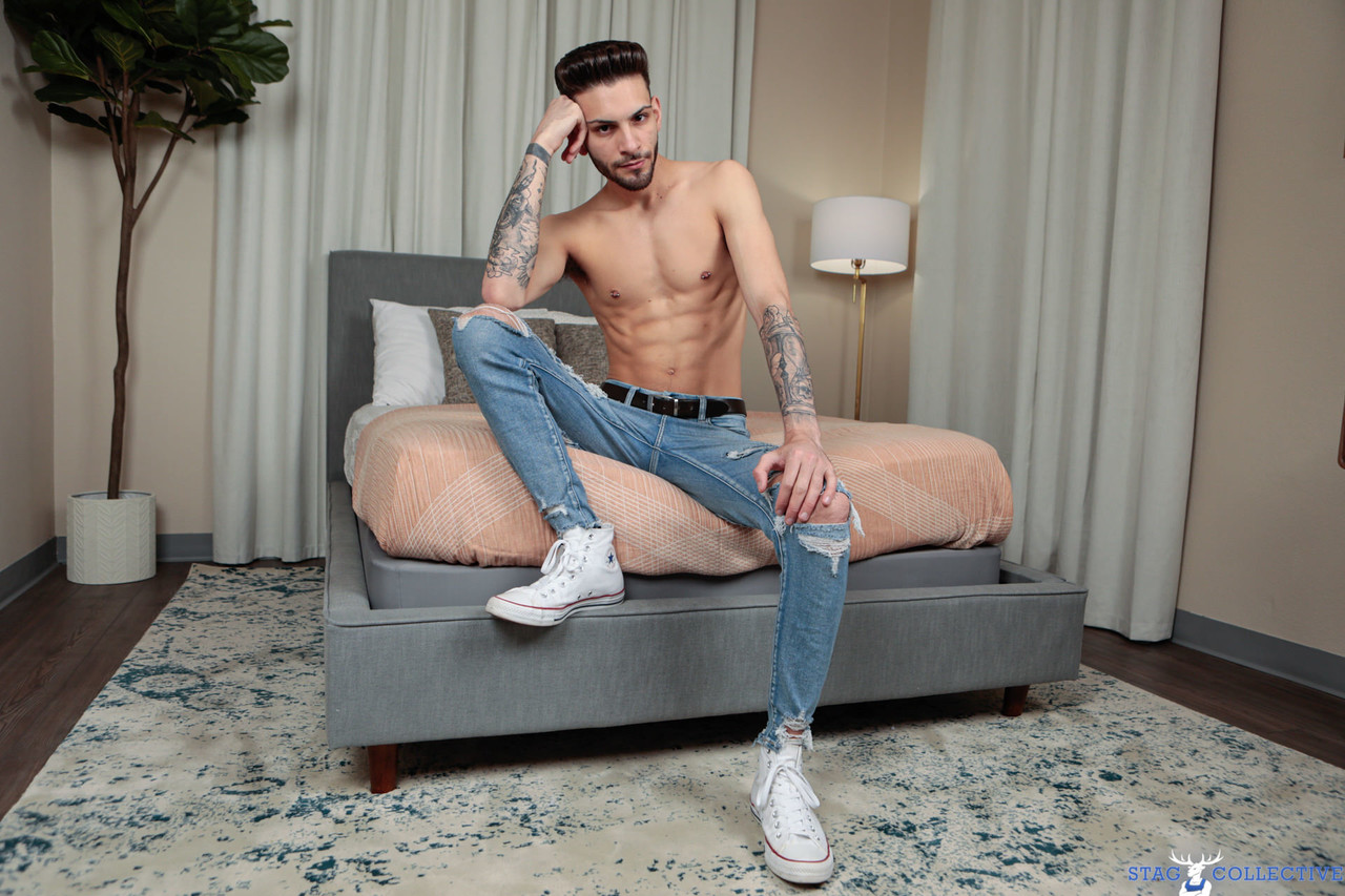 Slender bearded Liam Skye unveils his inked body and jerks off on his bed