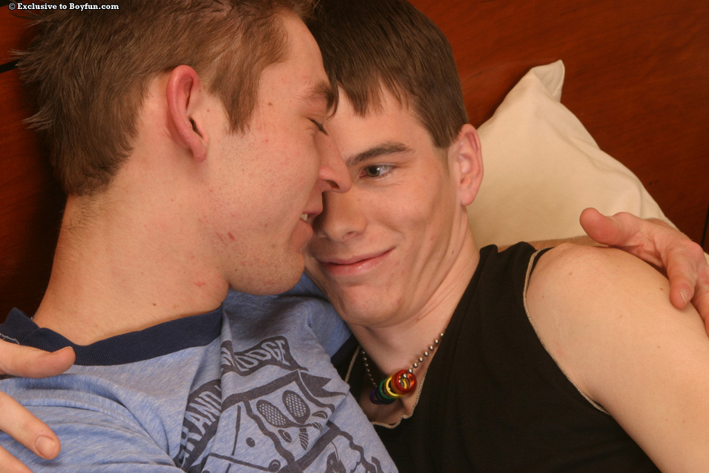 Young gay Seth 4 & his partner give each head before having anal sex