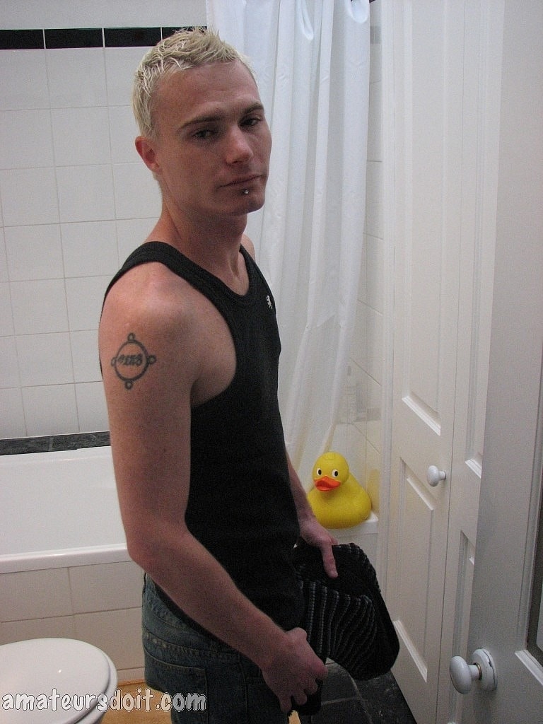 Gay American Daniel Diver strips, soaps up and masturbates in the bathtub  