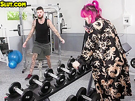 Tattooed gym tranny fucked in anal hole by male dick